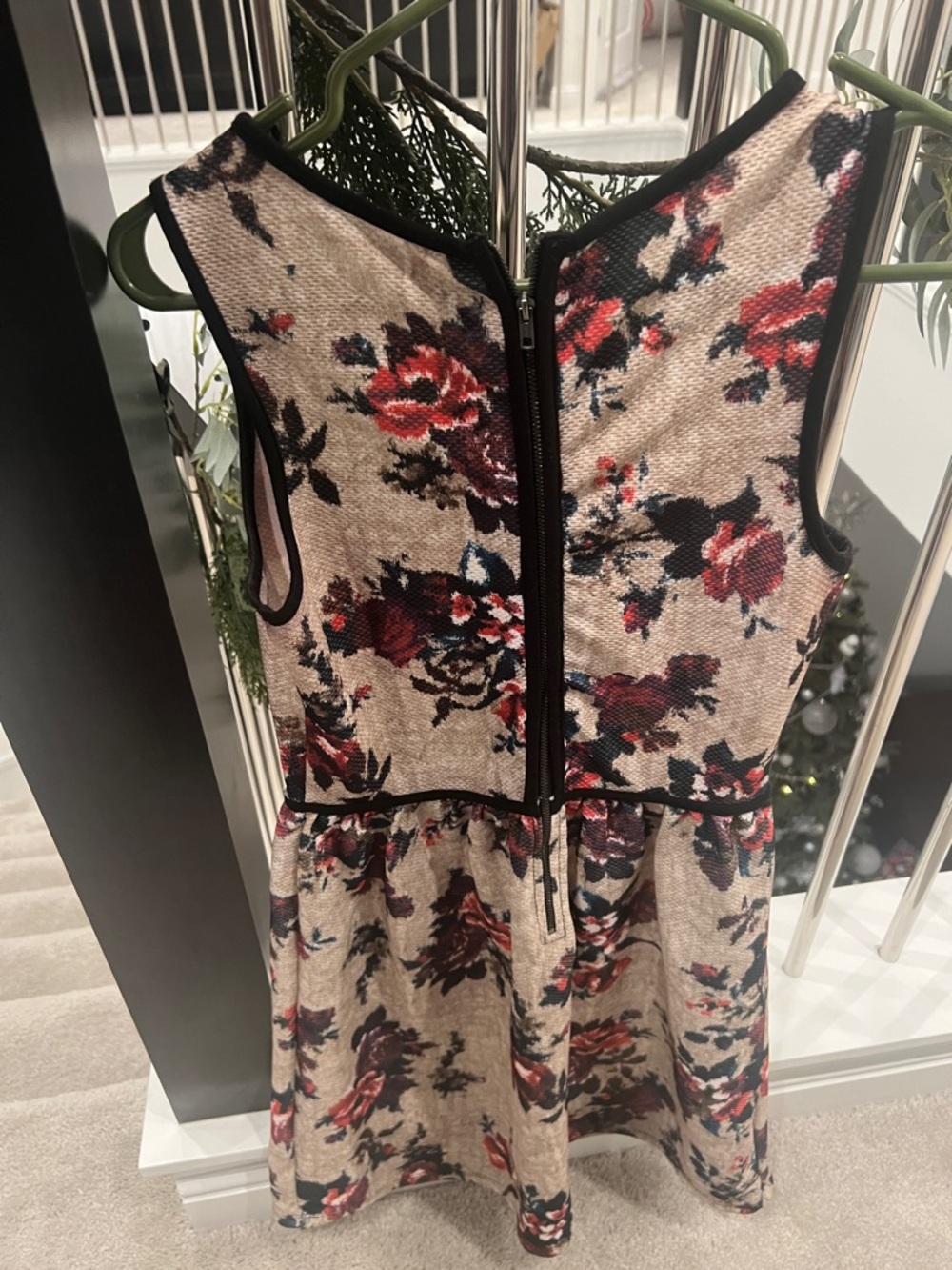 Xhilaration Black Trim Floral Print Top - Picture 3 of 3